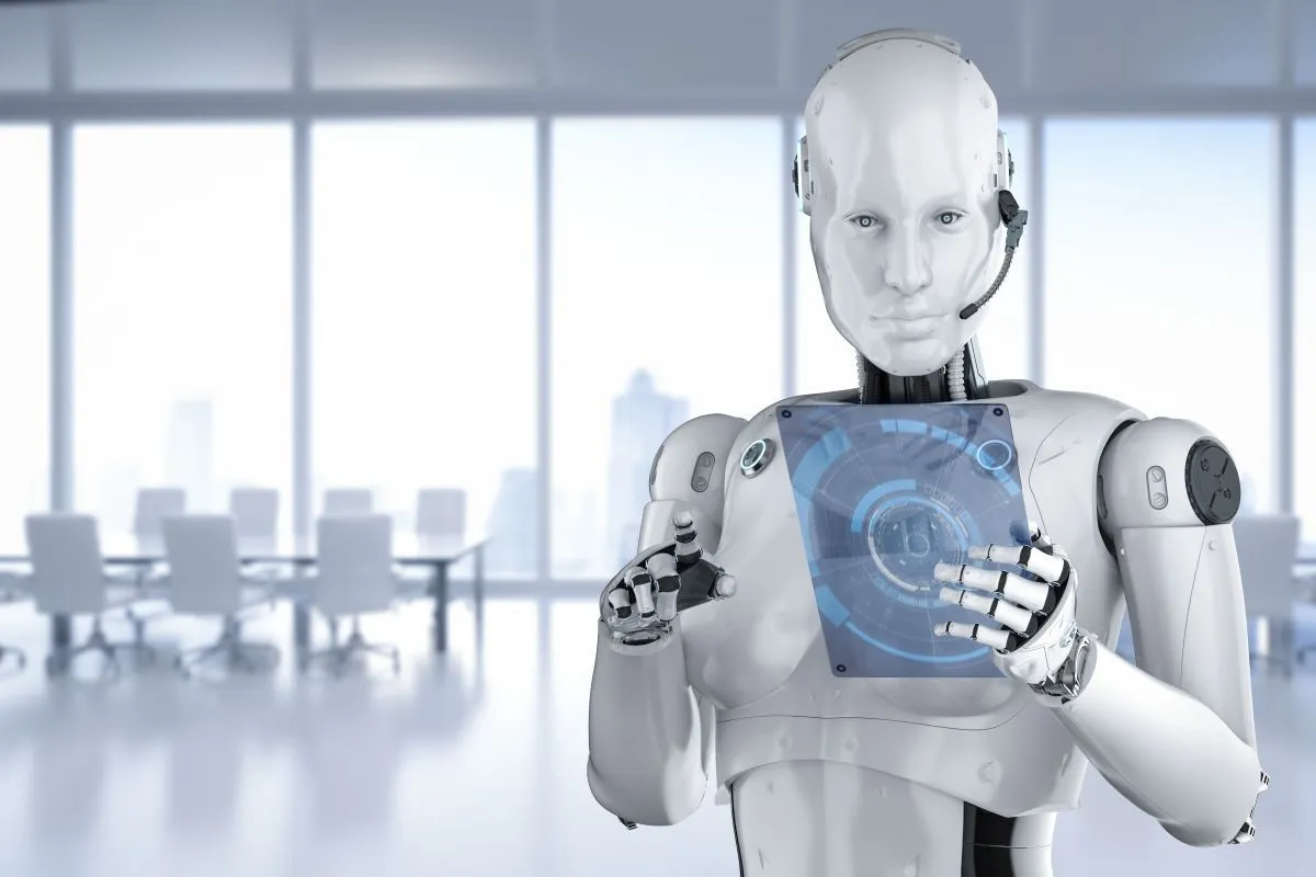 Robot z interfejsem dotykowym w biurze. Czy sztuczna inteligencja to szansa czy zagrożenie?
