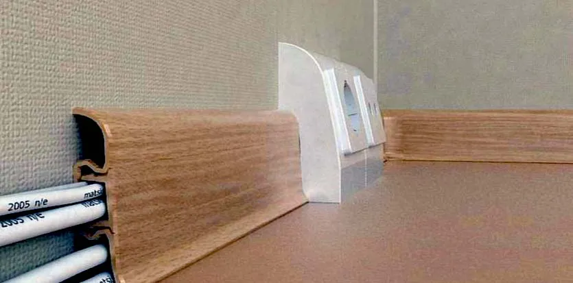 Cięcie paneli pod rury kaloryferowe