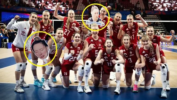 Siatkarki świętujące zwycięstwo