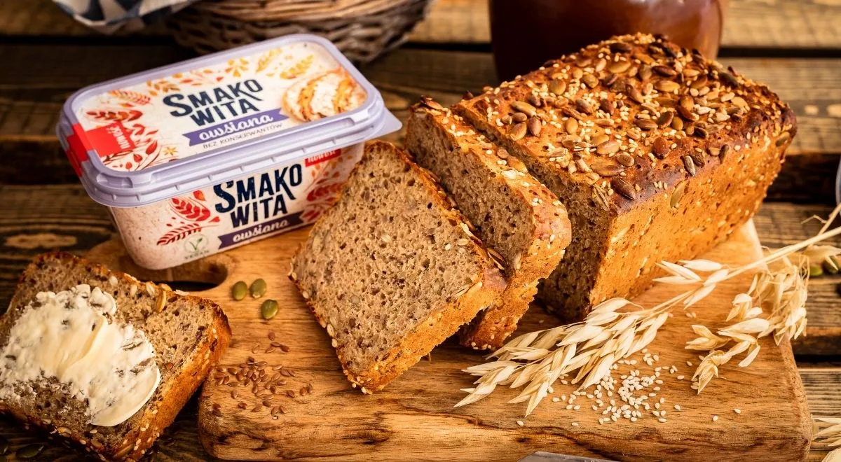 Składniki na zdrowy chleb: mąka, woda, zakwas, s&oacute;l, ziarna