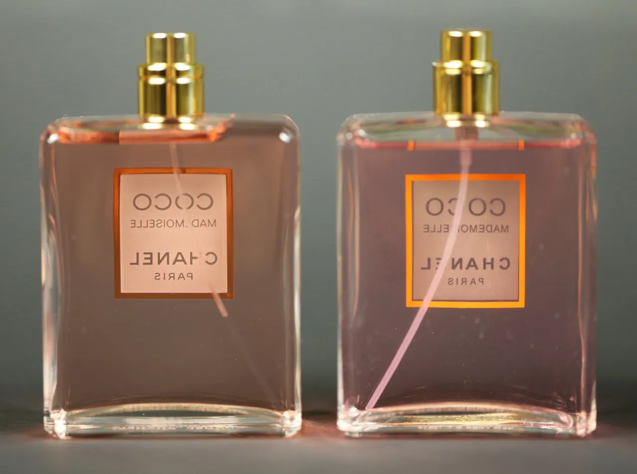 oryginalny flakon perfum vs podróbka