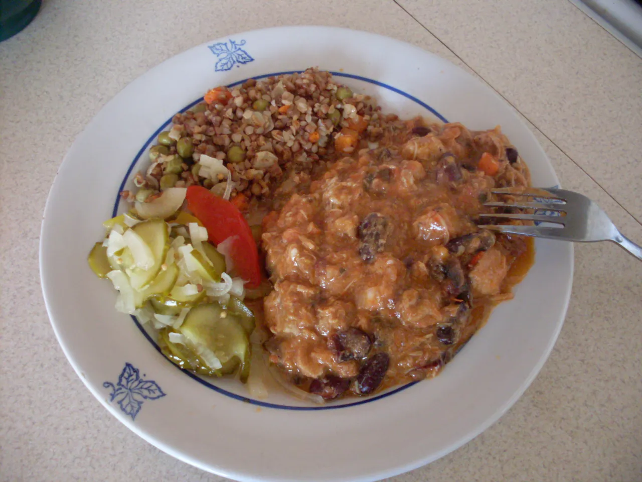 Kasza gryczana z gulaszem lub wegetariańskie kaszotto