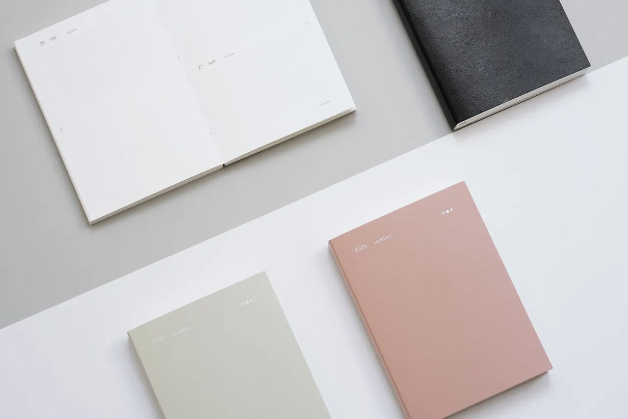 Kalendarz z zaznaczonymi dniami rozciągania