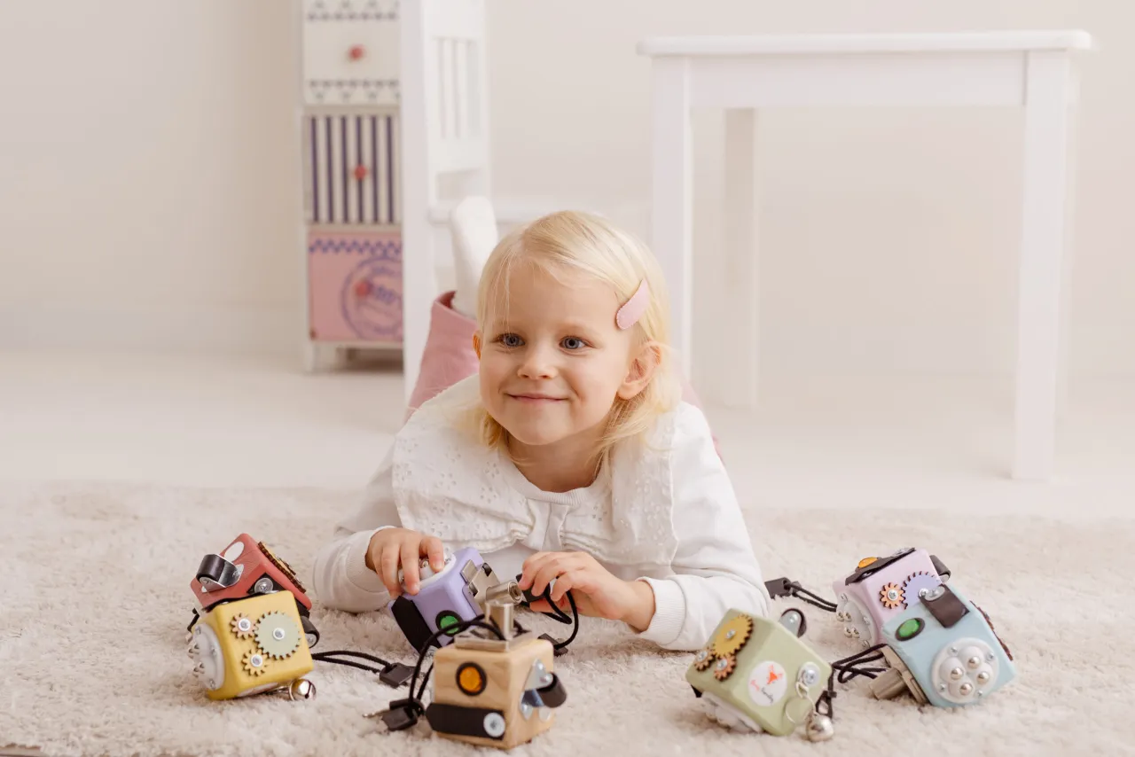 Drewniane zabawki sensoryczne dla dzieci