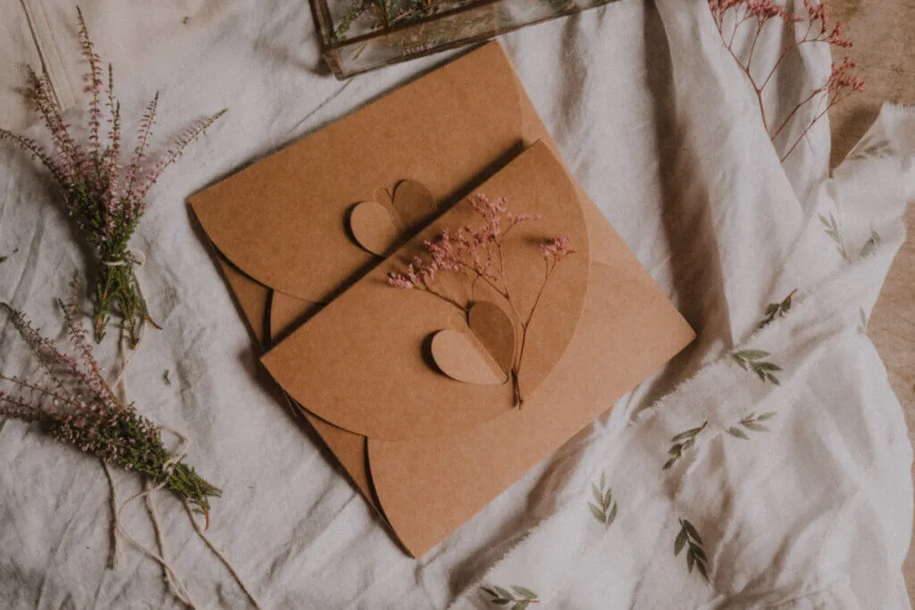 Pierwsza rocznica ślubu symbolika papieru