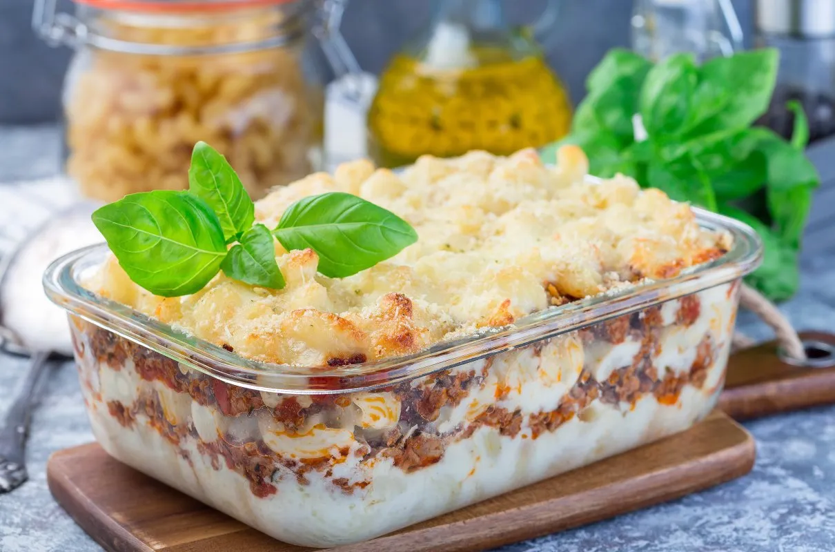 gotowa zapiekanka makaronowa z mięsem mielonym