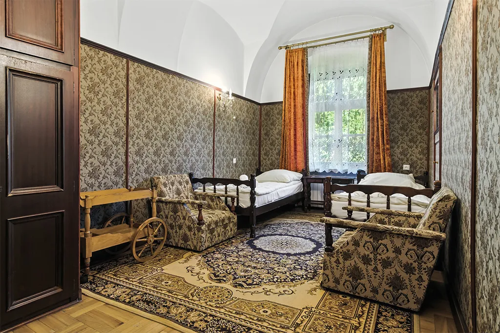 Wnętrze Dworu Rychwałd pokoje hotelowe