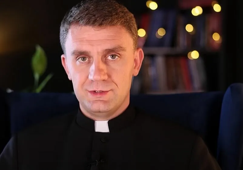 Zdjęcie Czy modlitwa na leżąco to grzech? Odkryj prawdę o modlitwie.