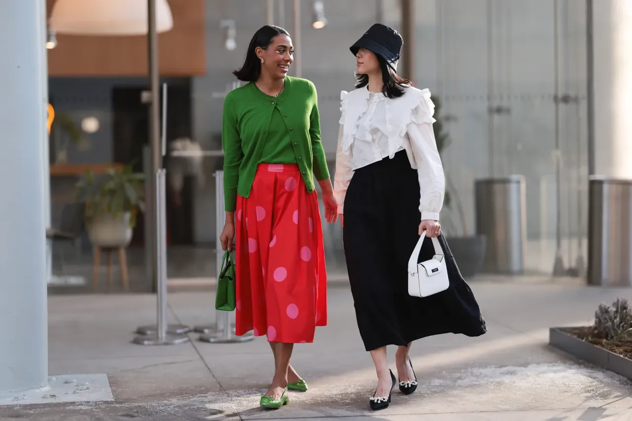 Płaskie buty do spódnicy maxi różne modele