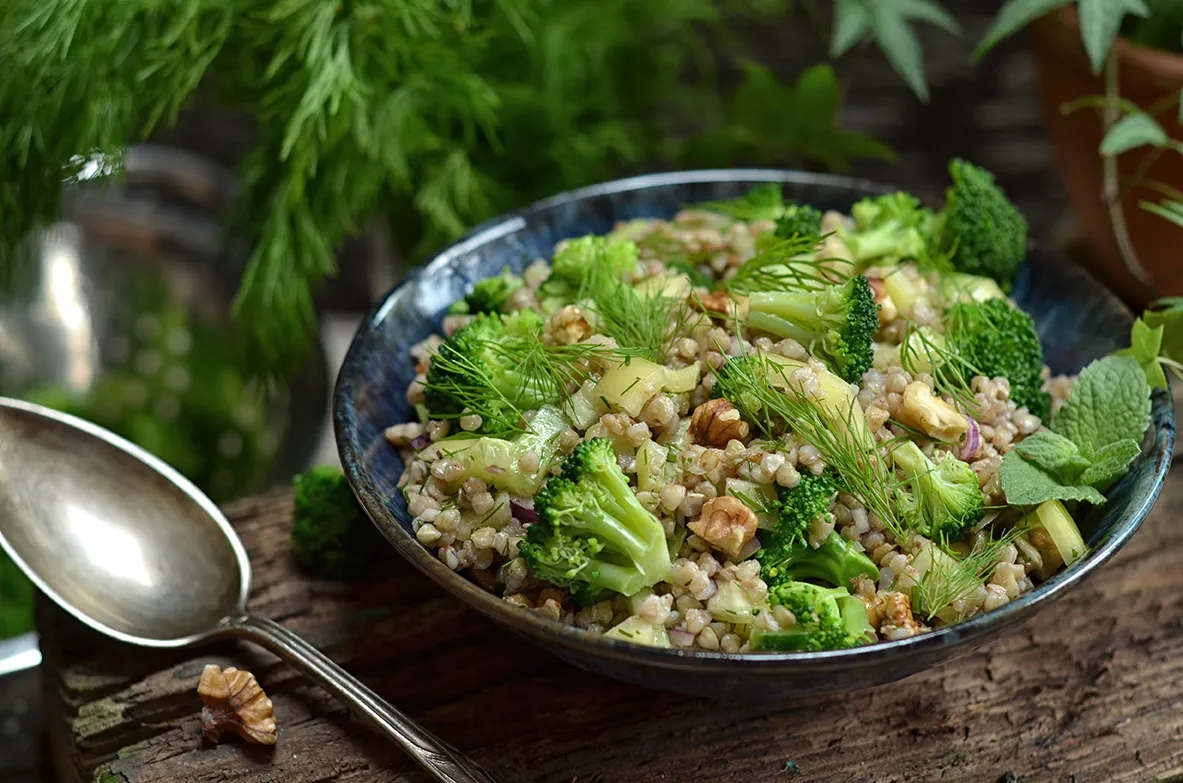 pożywne sałatki z kaszą do ryby