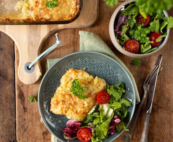 zapiekanka ziemniaczana z sałatką