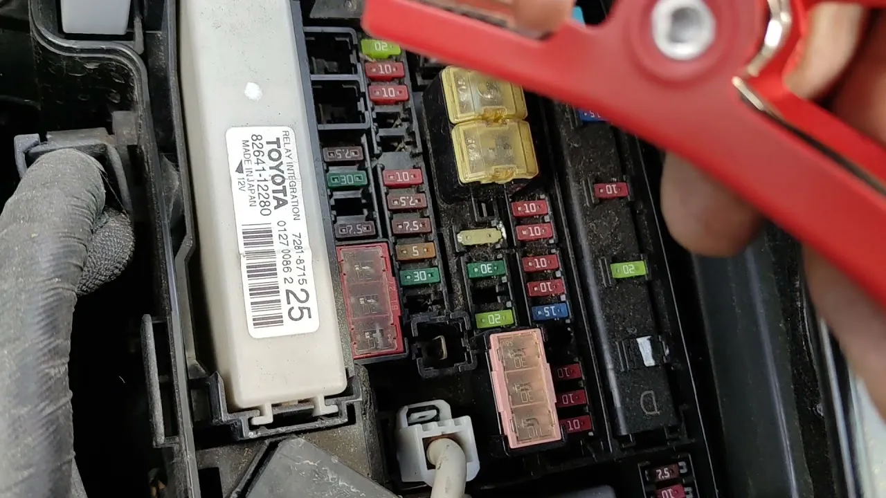 Toyota Auris Hybrid jump start points under hood