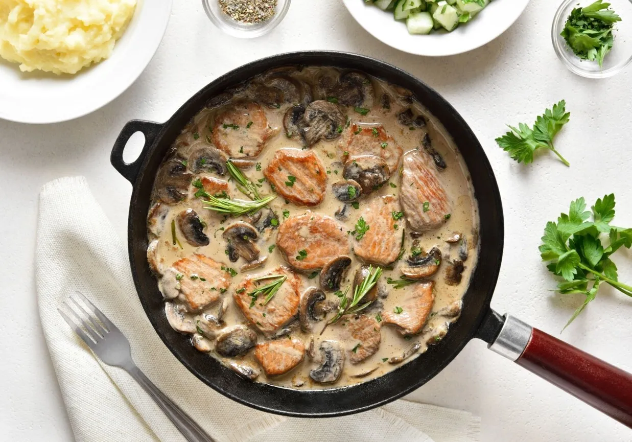 Polędwiczki wieprzowe w sosie pieczarkowym