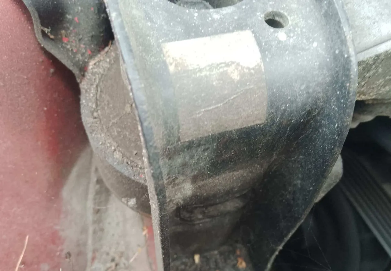 objawy uszkodzonej poduszki silnika