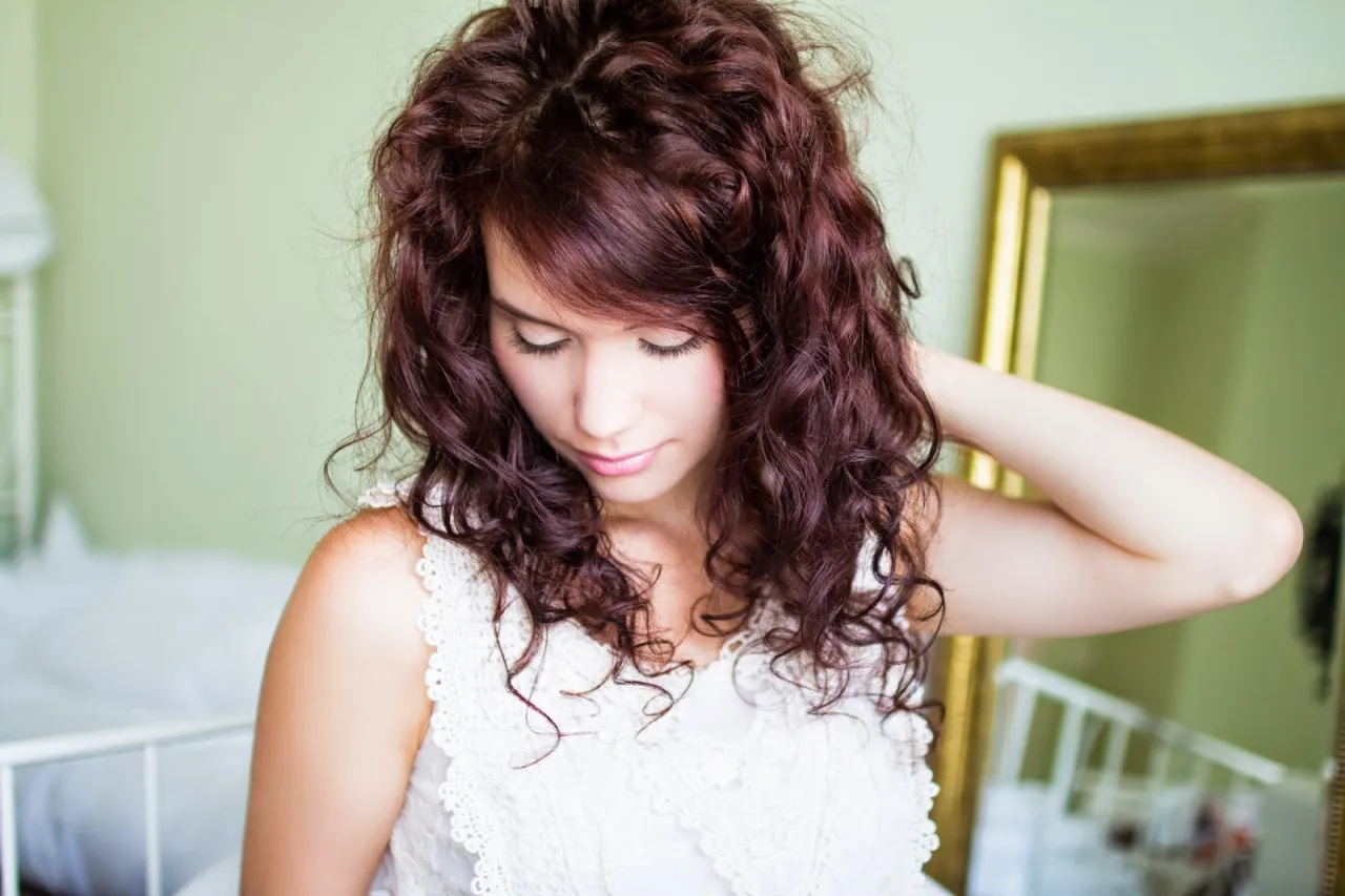 naturalne metody usuwania henny z włos&oacute;w