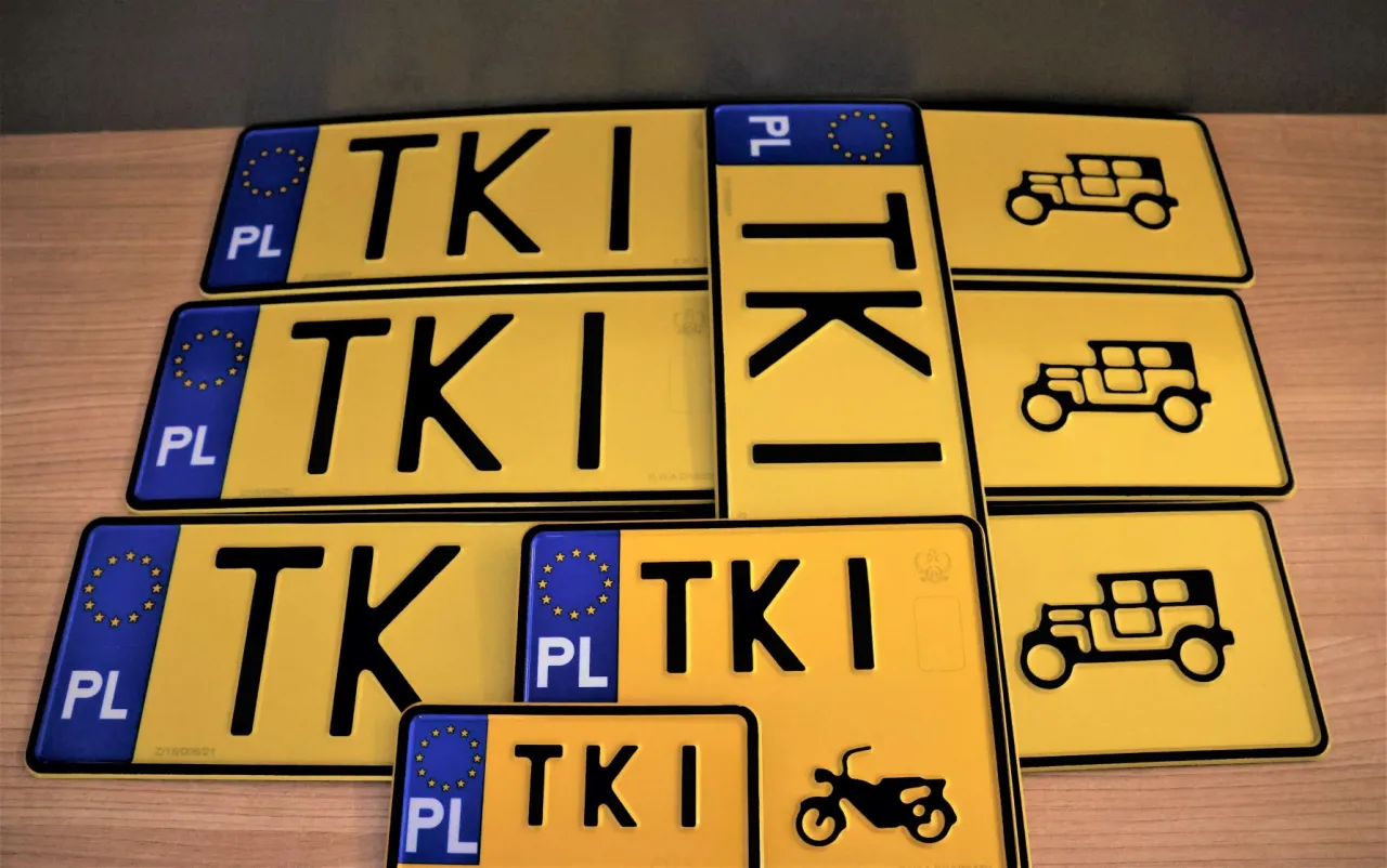 ciągnik rolniczy zabytkowy żółte tablice