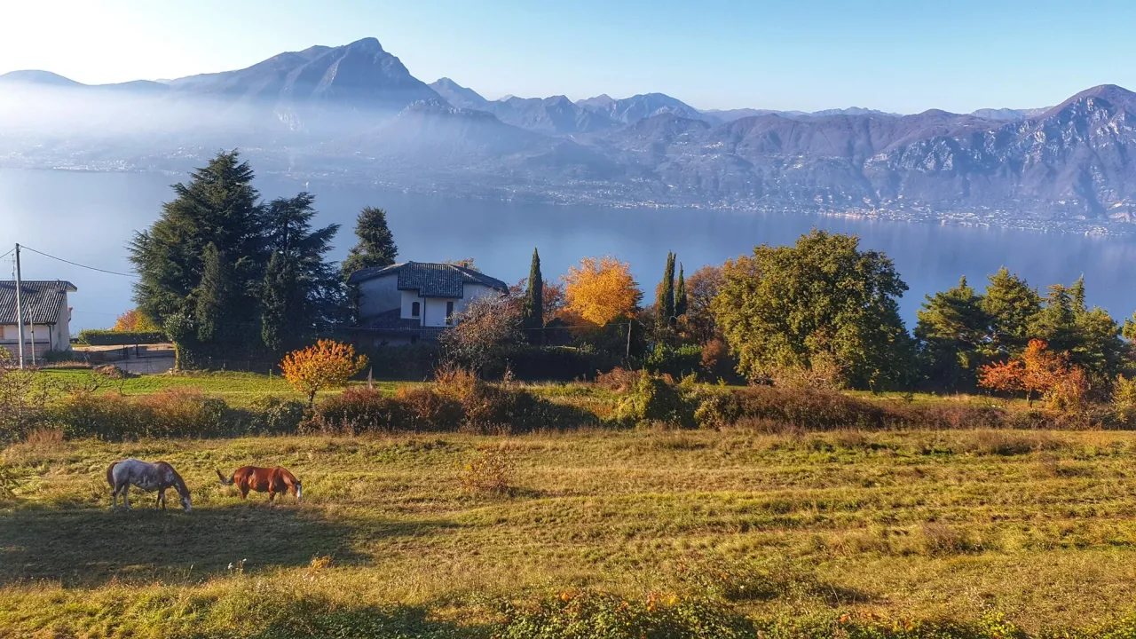 Panorama di San Zeno di Montagna con vista Lago di Garda