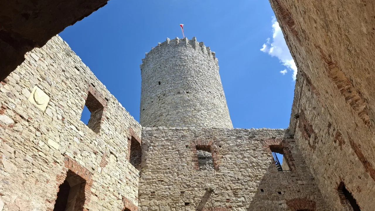 Zamek Lipowiec ruiny wieża widokowa