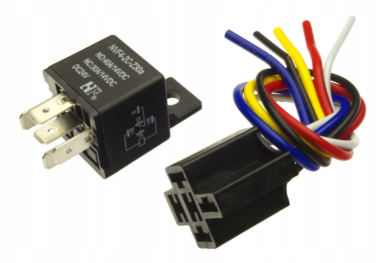 Przekaźnik elektryczny z opisem styków COM NO NC