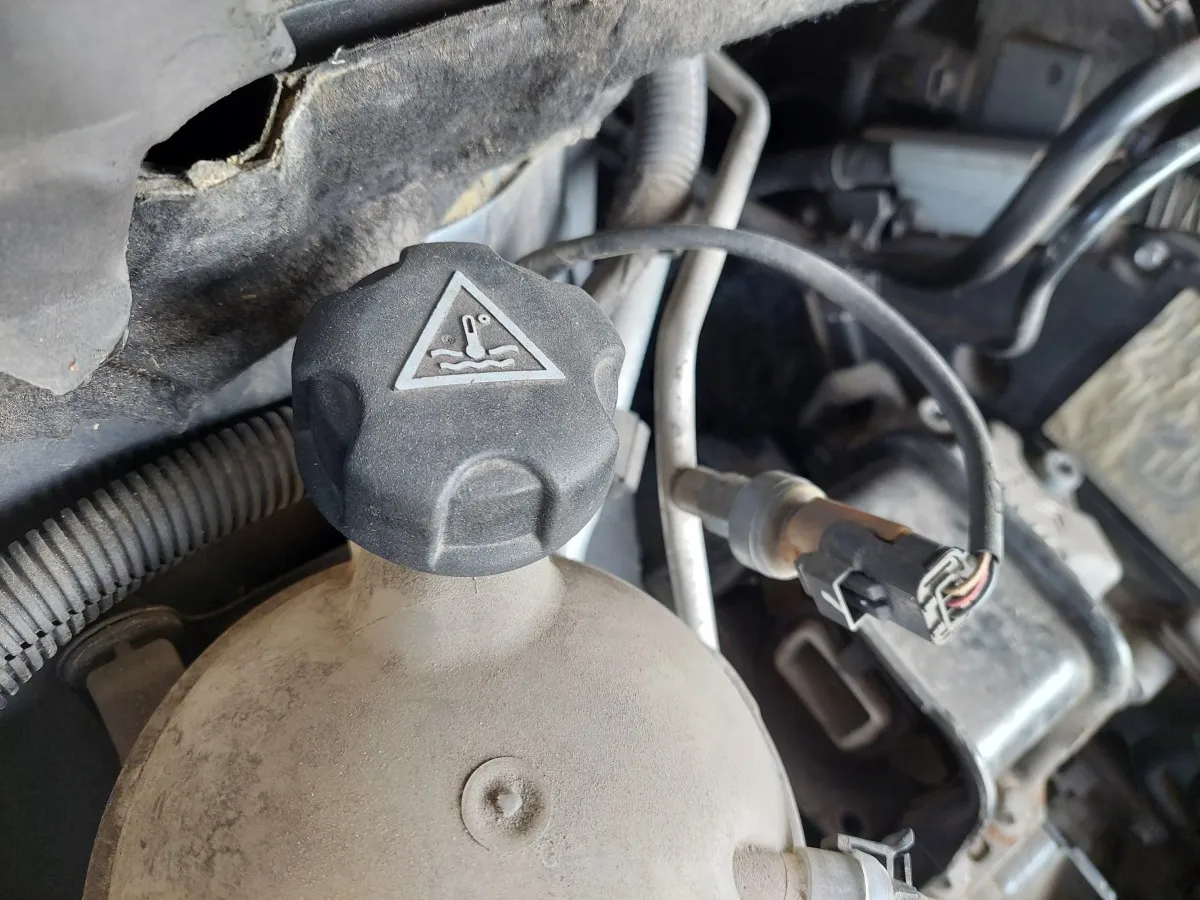 uszkodzona chłodnica osady płyn chłodniczy