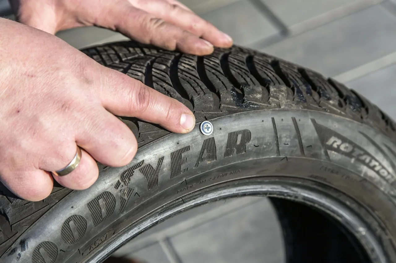 opony zimowe zużycie bieżnika uszkodzenia