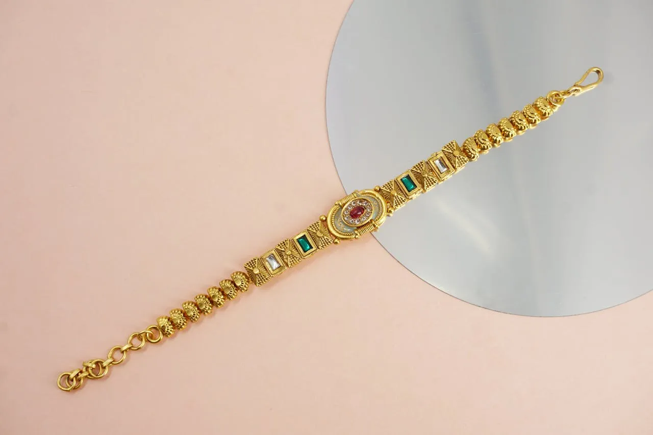 złota biżuteria z kamieniami przed i po czyszczeniu