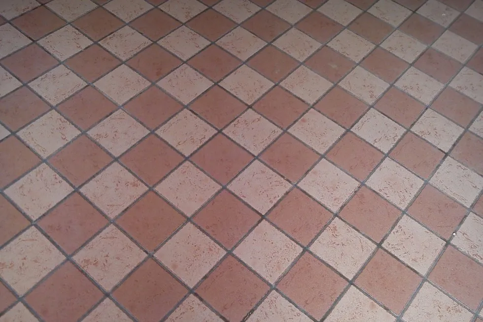 Rodzaje płytek ceramicznych glazura terakota gres