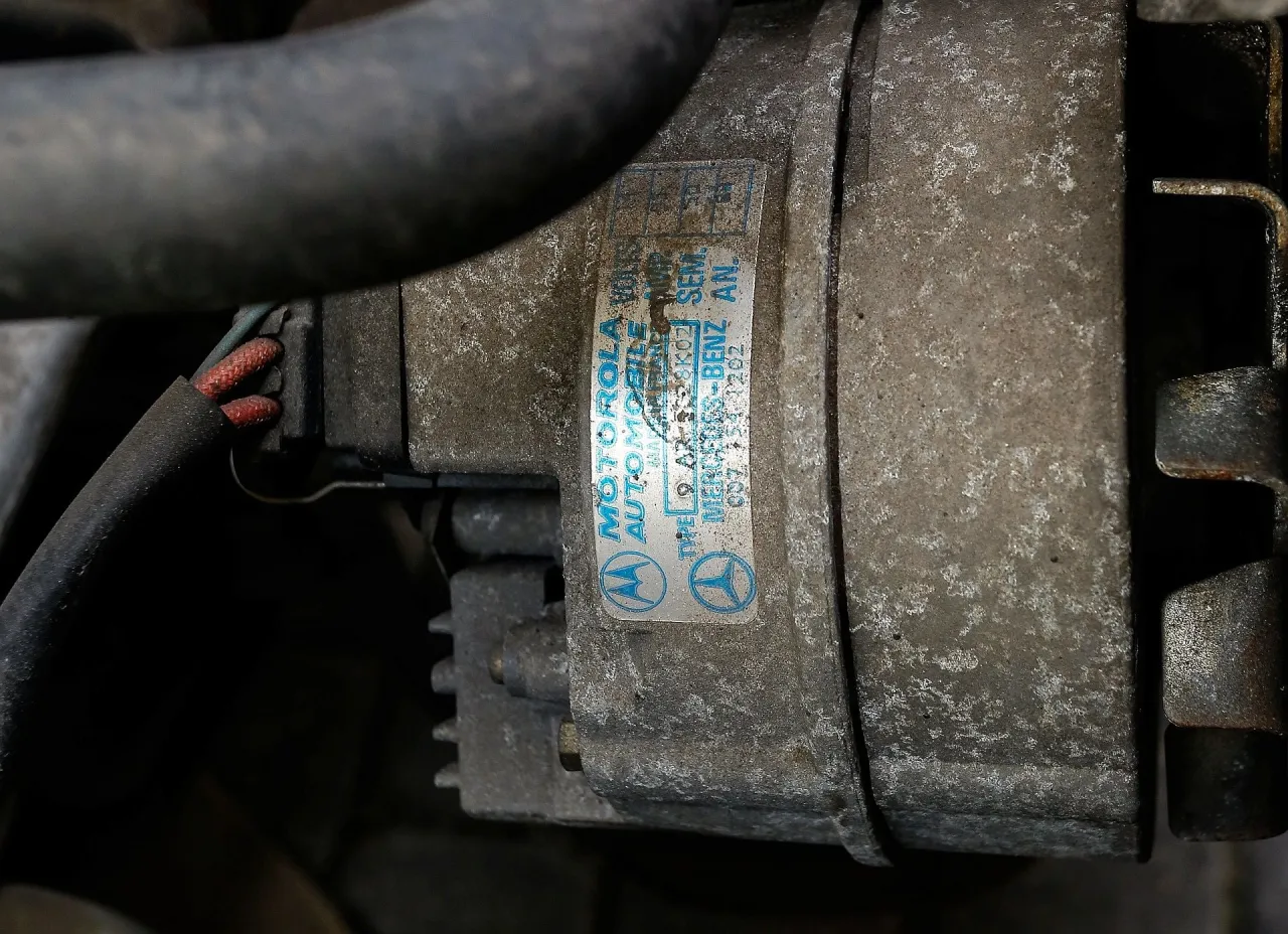 objawy uszkodzonego regulatora napięcia w samochodzie