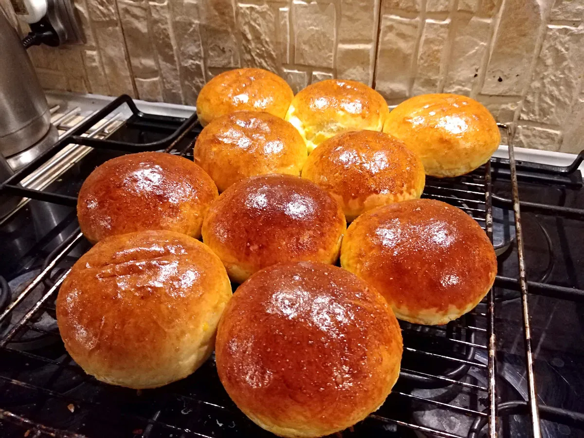 domowe bułki hamburgerowe w piekarniku