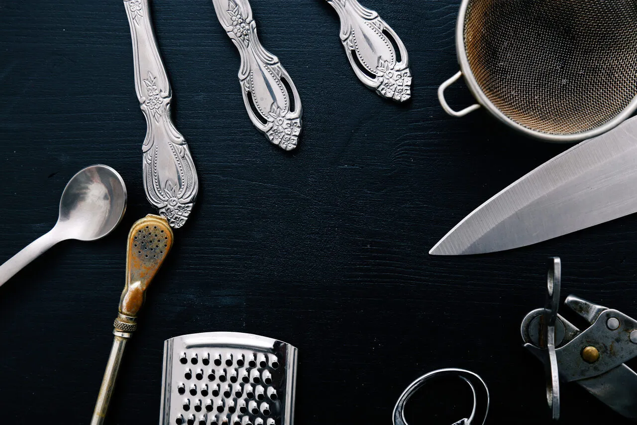 Przygotowanie składników do czyszczenia srebra