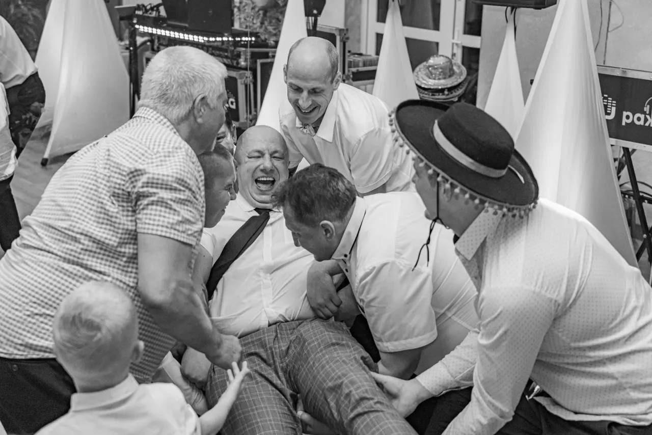 podpisanie umowy z fotografem ślubnym