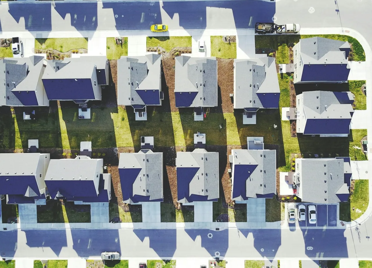 Wizualizacja zmian w prawie budowlanym 2024, odległości budynk&oacute;w wielorodzinnych