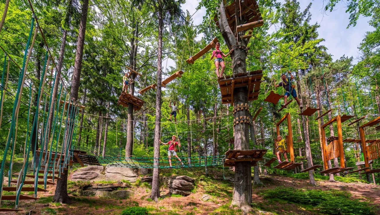 Park Linowy Trollandia trasy dla dzieci i dorosłych