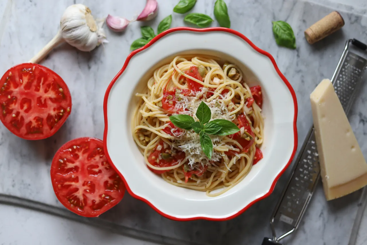 makaron spaghetti porcja sucha i ugotowana