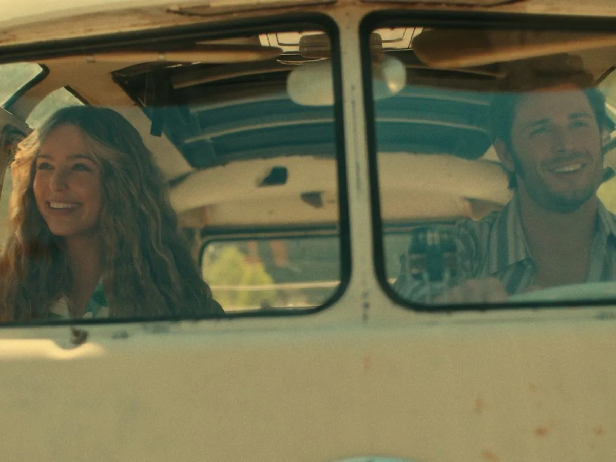 Okładki popularnych seriali Netflix, np. Friends, The Crown, Stranger Things