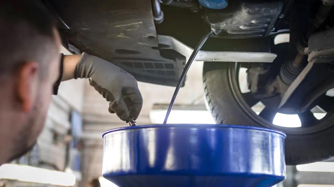 &Ouml;lwechsel in der Werkstatt
