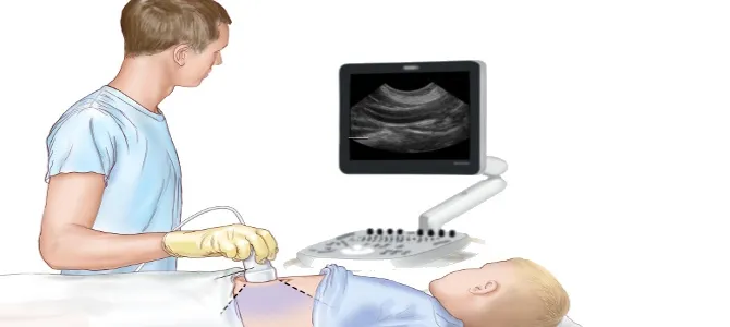 Urolog wykonujący USG nerek pacjentowi