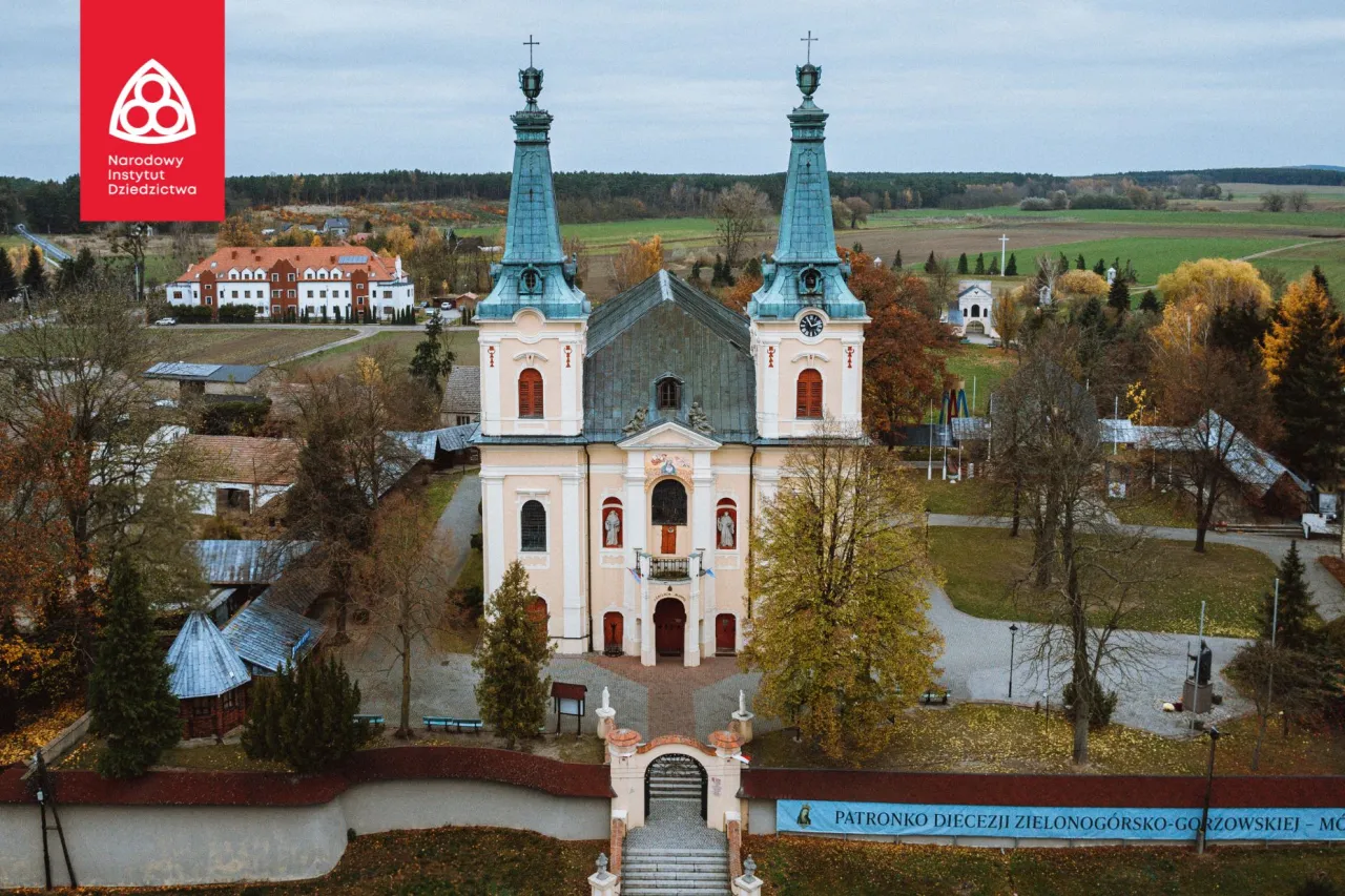Zdjęcie Rokitno sanktuarium: Historia i znaczenie cudownego obrazu Maryi
