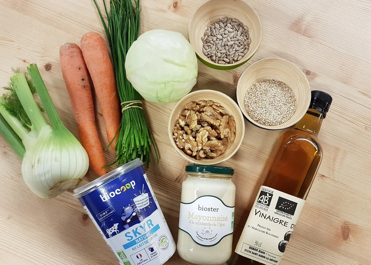 Ingr&eacute;dients pour sauce coleslaw cr&eacute;meuse traditionnelle