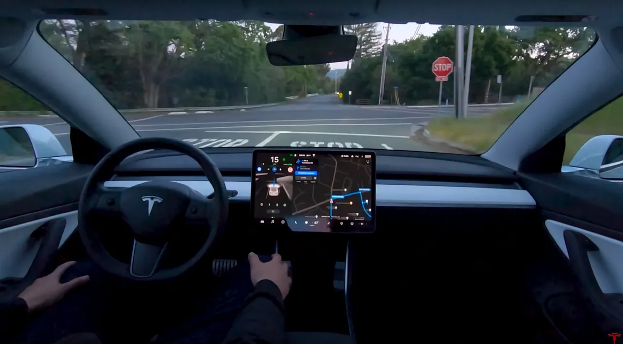 Tesla samochody elektryczne wnętrze autopilot