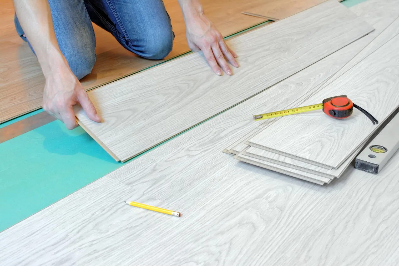 przygotowanie podłoża pod panele