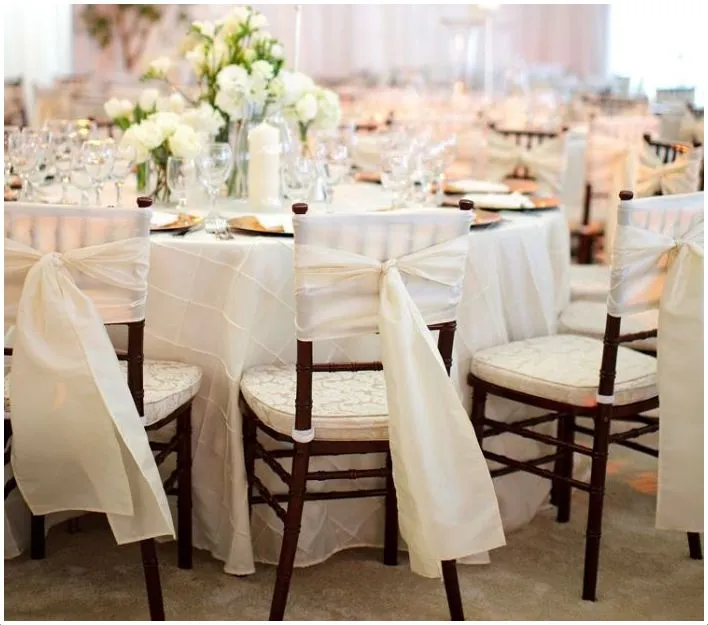 dekoracje krzeseł wesele style