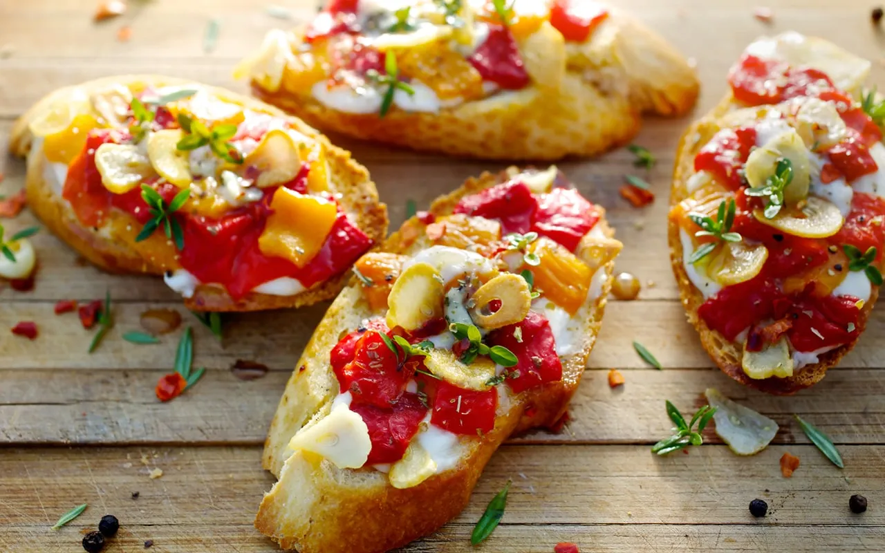 grzanki czosnkowe ziołowe paprykowe