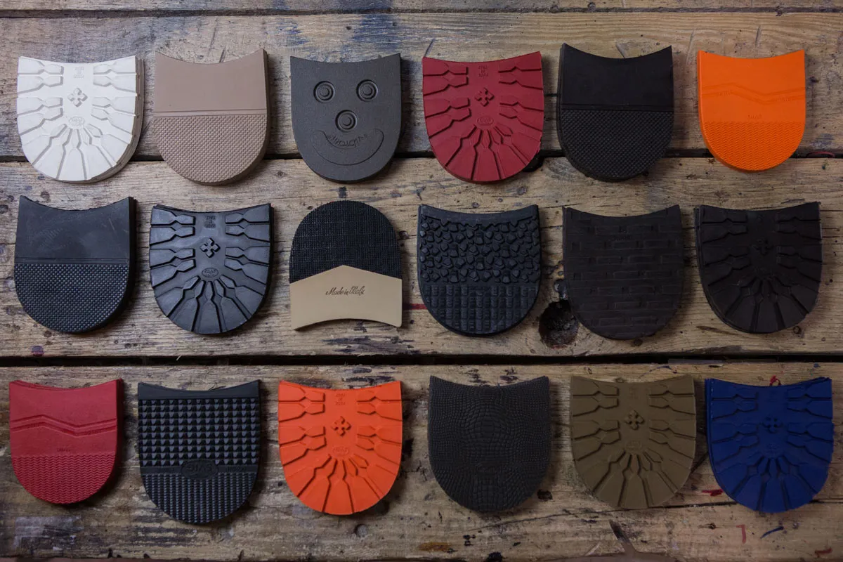 flek a obcas buta różnica