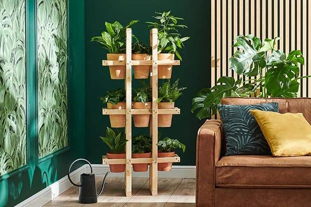 drewniany kwietnik na ścianę DIY