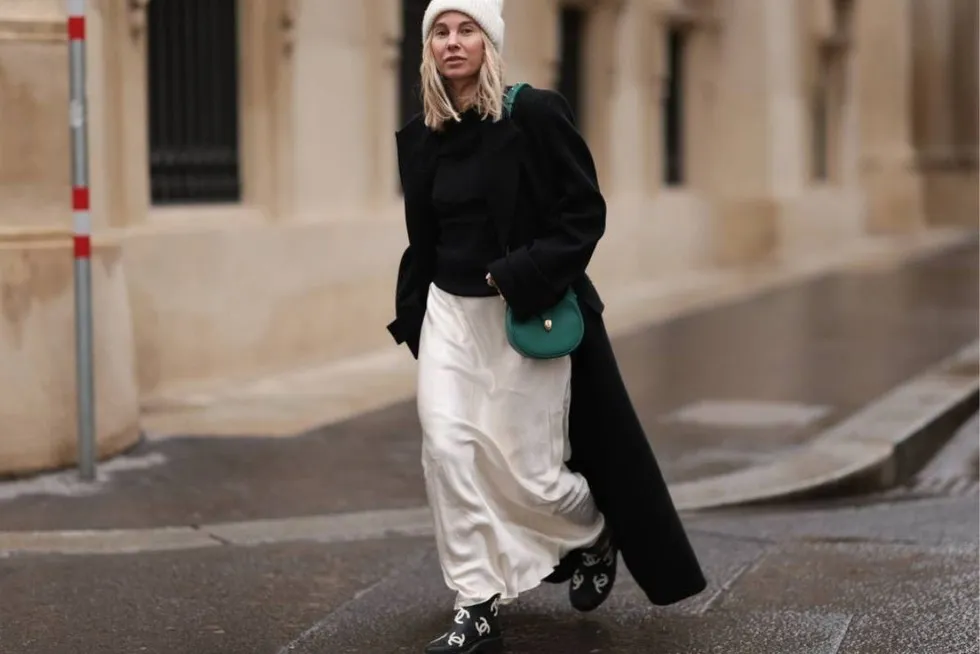 zimowe stylizacje z białą spódnicą