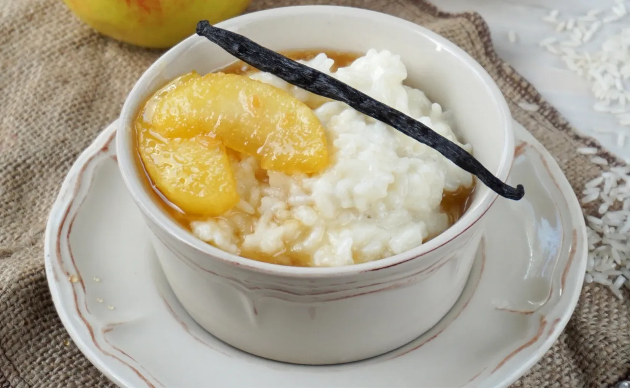 desery z ryżu zapiekany ryż z jabłkami pudding ryżowy