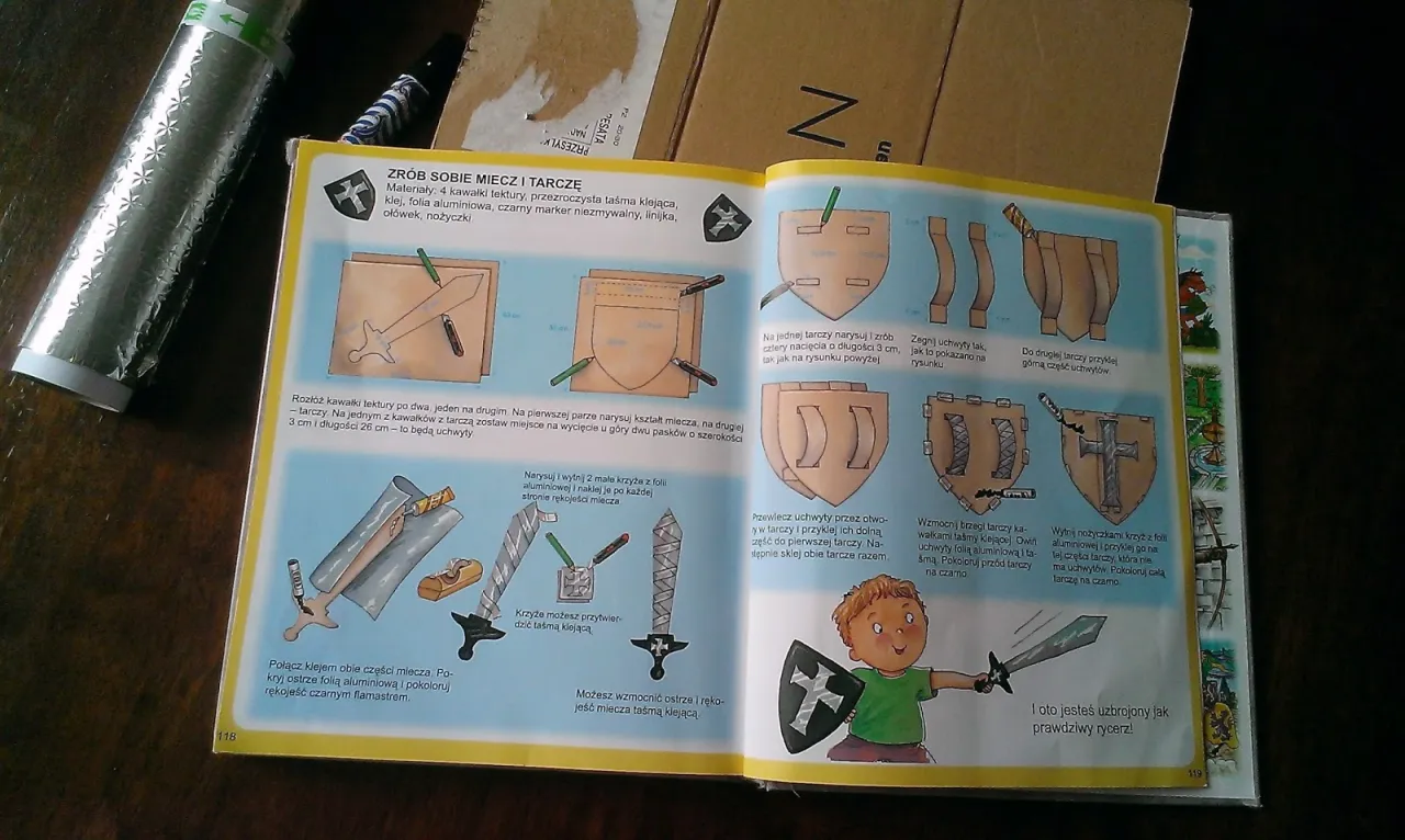 tarcza i miecz rycerza z kartonu diy