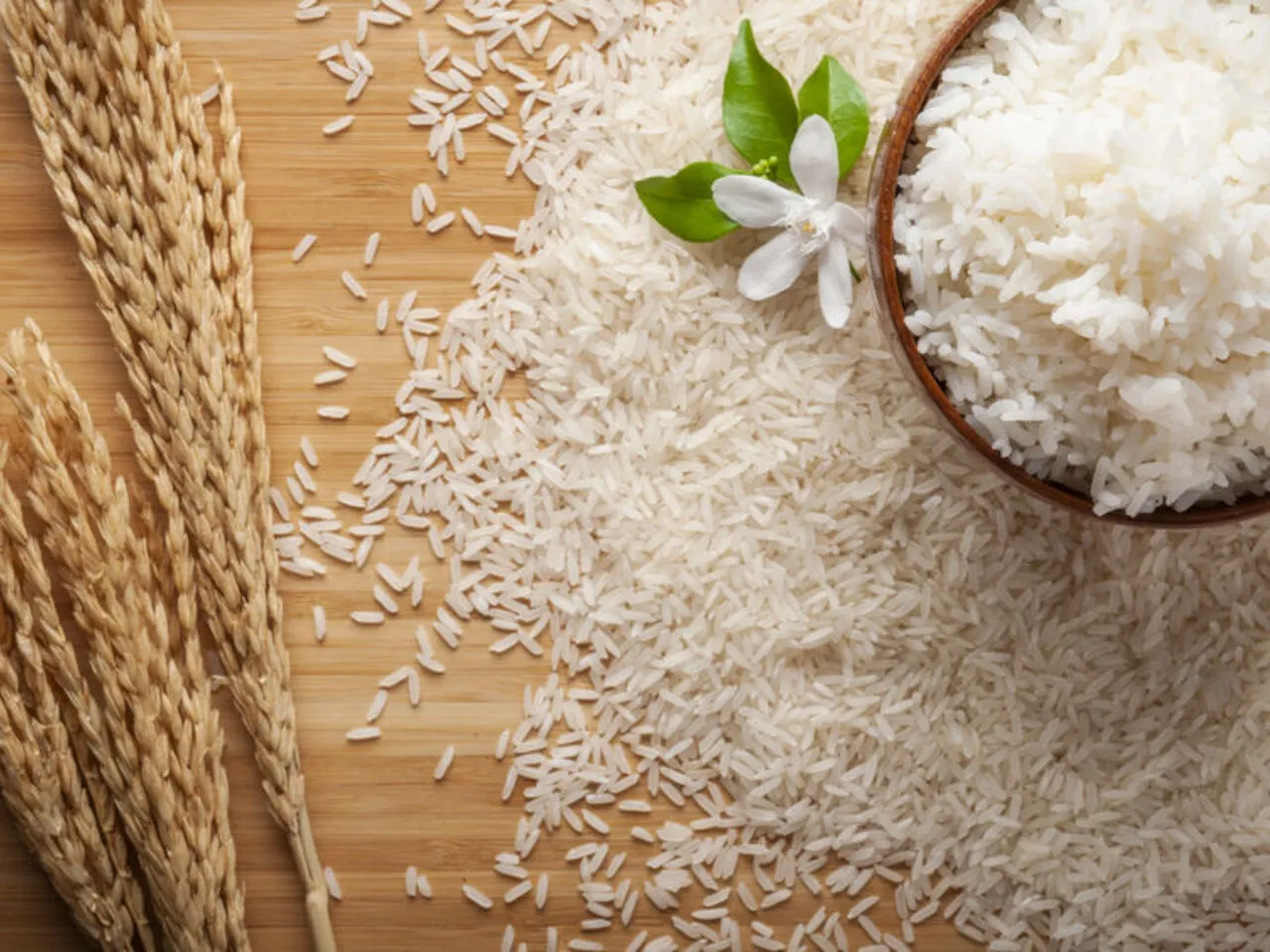 Kaloryczność białego ryżu suchego i ugotowanego