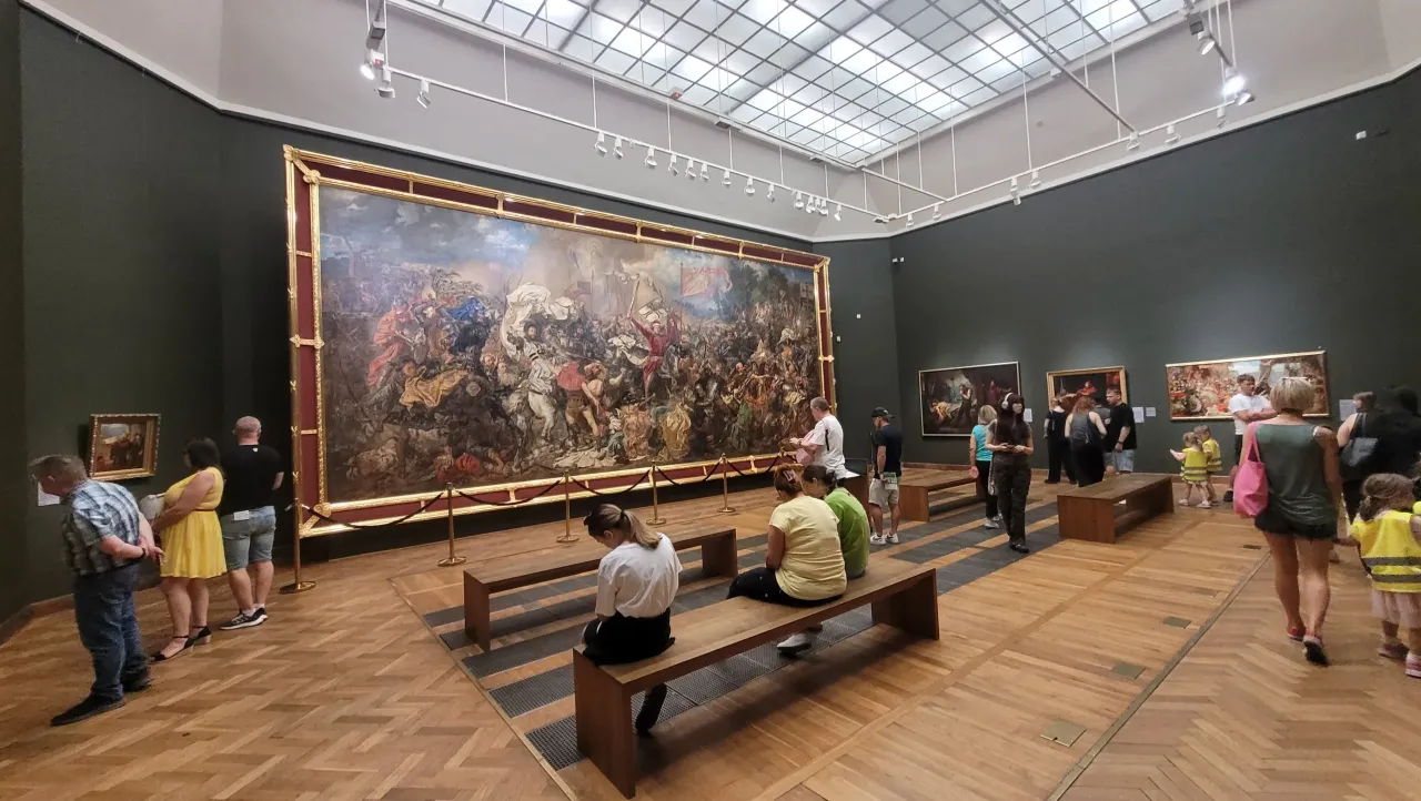 Wnętrze Muzeum Narodowego w Warszawie z Bitwą pod Grunwaldem